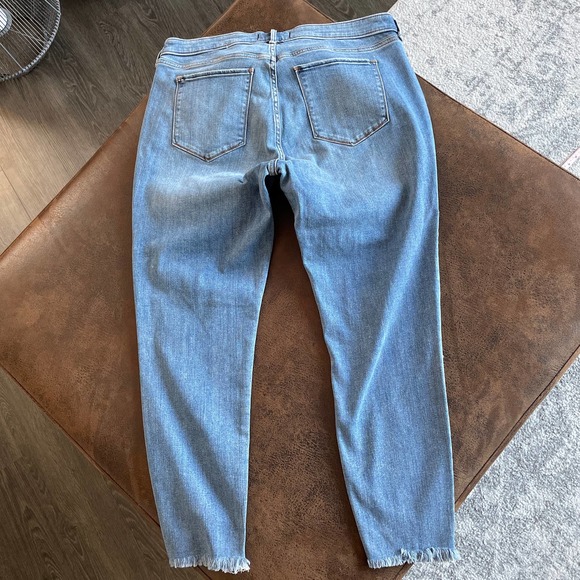 Abercrombie and Fitch The Super Skinny Ankle Mid Rise / Size 35. - Picture 2 of 5